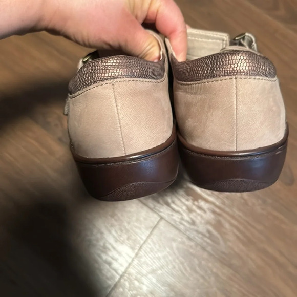 Aravon by Rockport Duxbury Two Strap Taupe Leather Sandal *CH4079. Size 7 - Picture 4 of 7